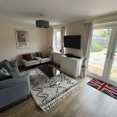 3 Bedroom Townhouse Near Bicester Village Exterior photo