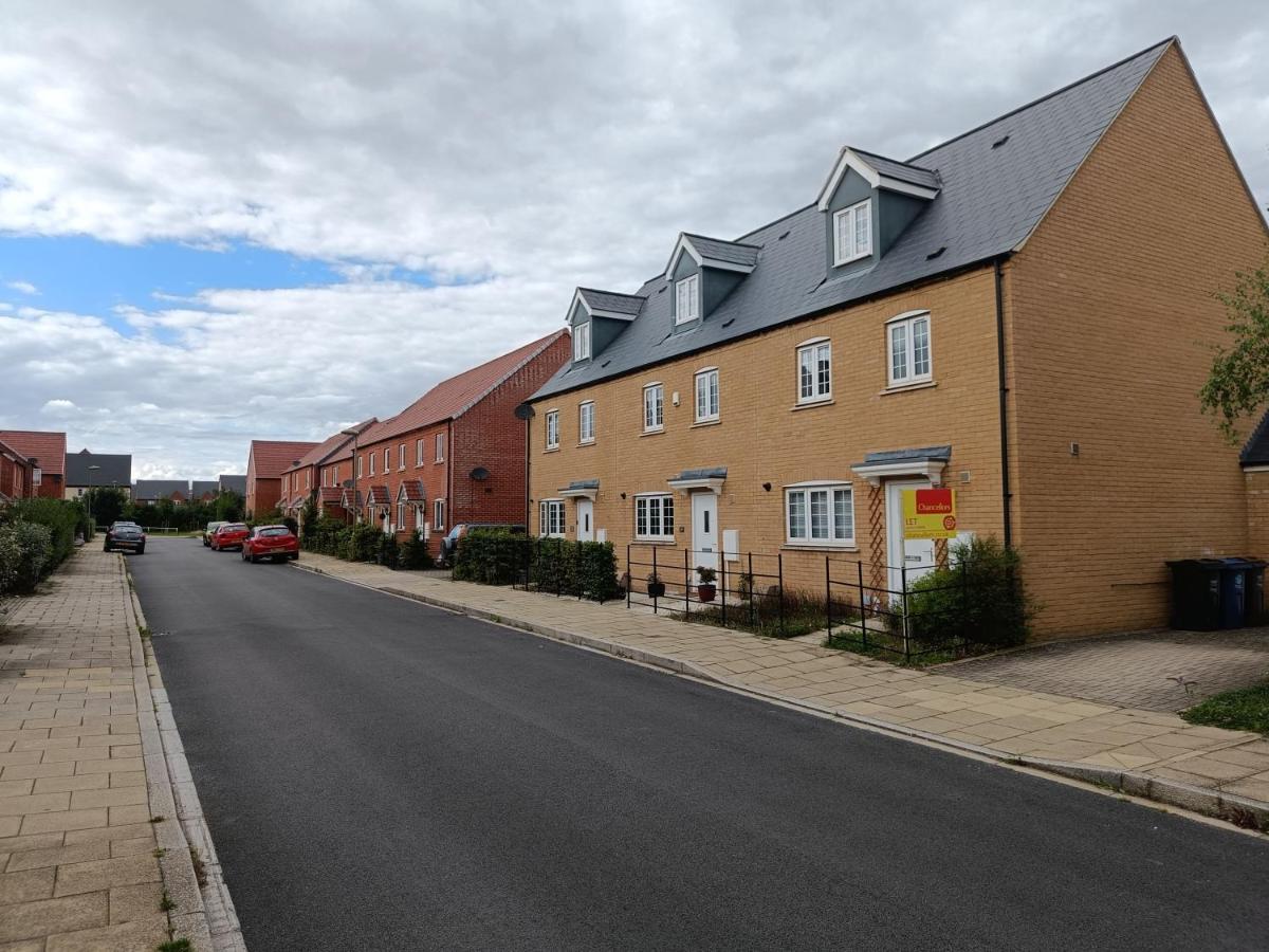 3 Bedroom Townhouse Near Village Holiday home *
