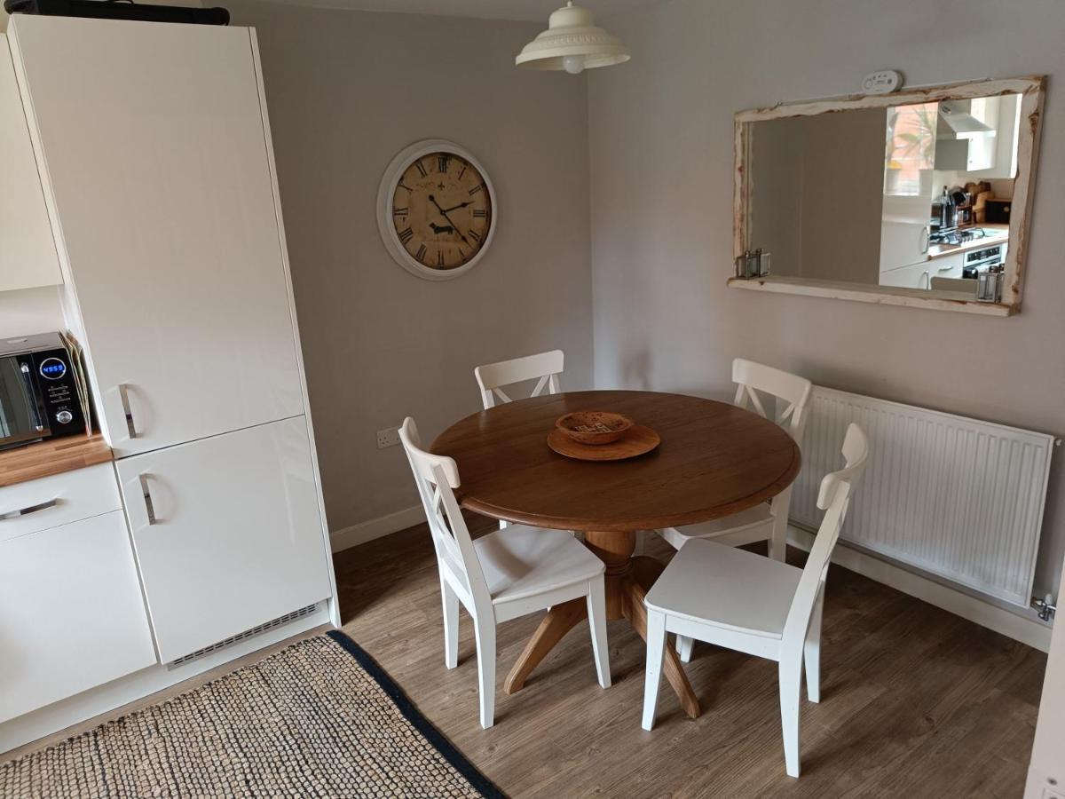 3 Bedroom Townhouse Near Village Сasa de vacaciones Bicester