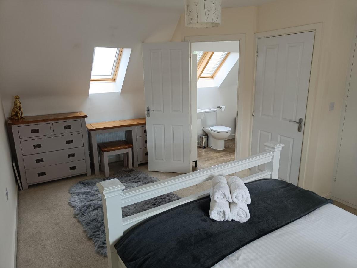 Сasa de vacaciones 3 Bedroom Townhouse Near Village Bicester